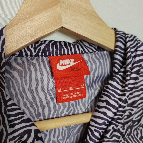 Nike Windrunner Black Light Flash Lightweight Jacket Running Purple M 584791-507 - Picture 6 of 9